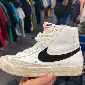 Nike blazer vintage  Mid 77 big kids size 6